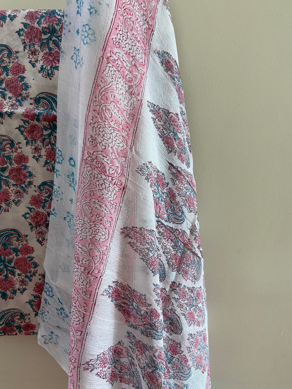 Unstitched Cotton Suit piece with Chiffon dupatta 3 piece set - Charming Chiffon