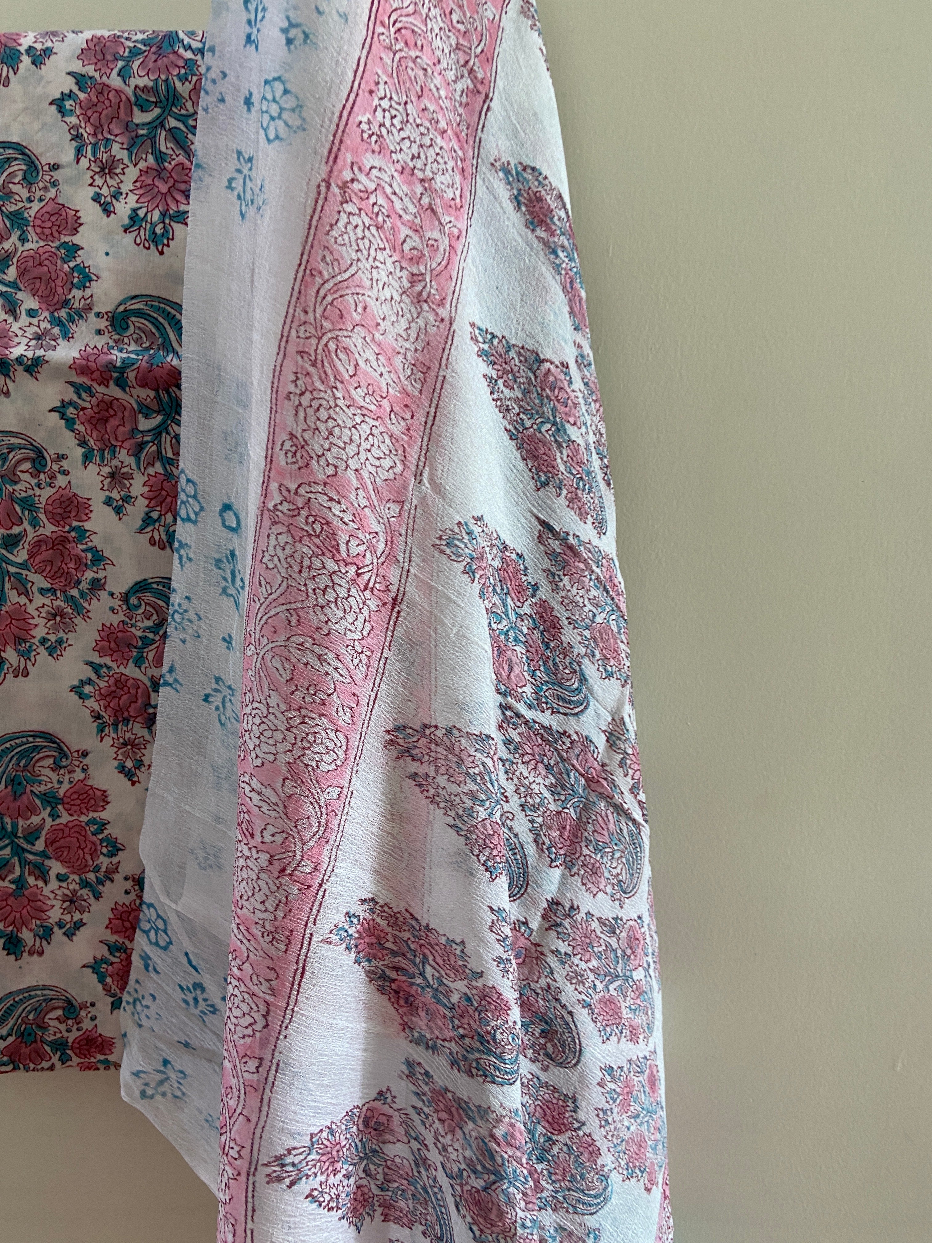 Unstitched Cotton Suit piece with Chiffon dupatta 3 piece set - Charming Chiffon