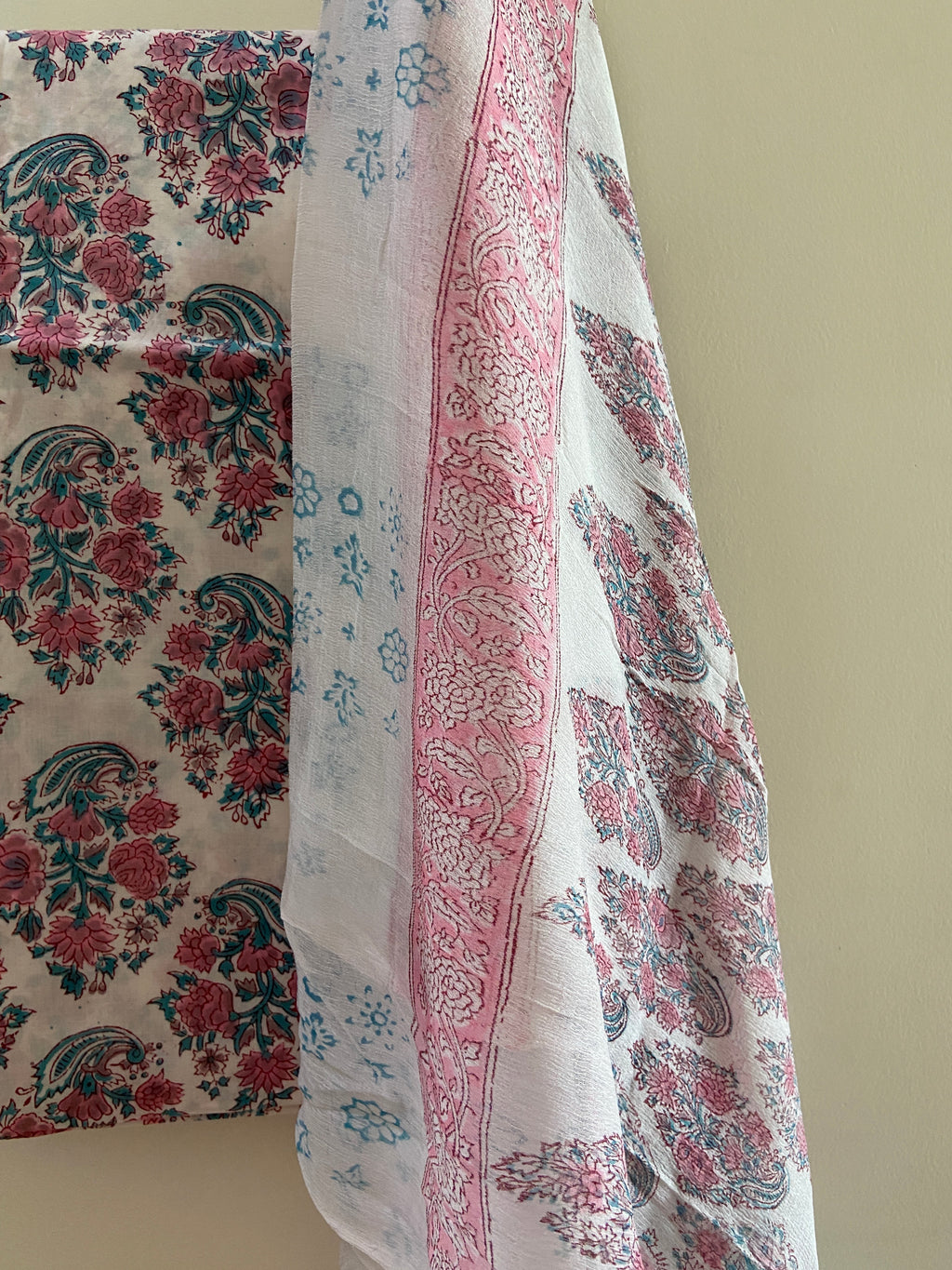 Unstitched Cotton Suit piece with Chiffon dupatta 3 piece set - Charming Chiffon