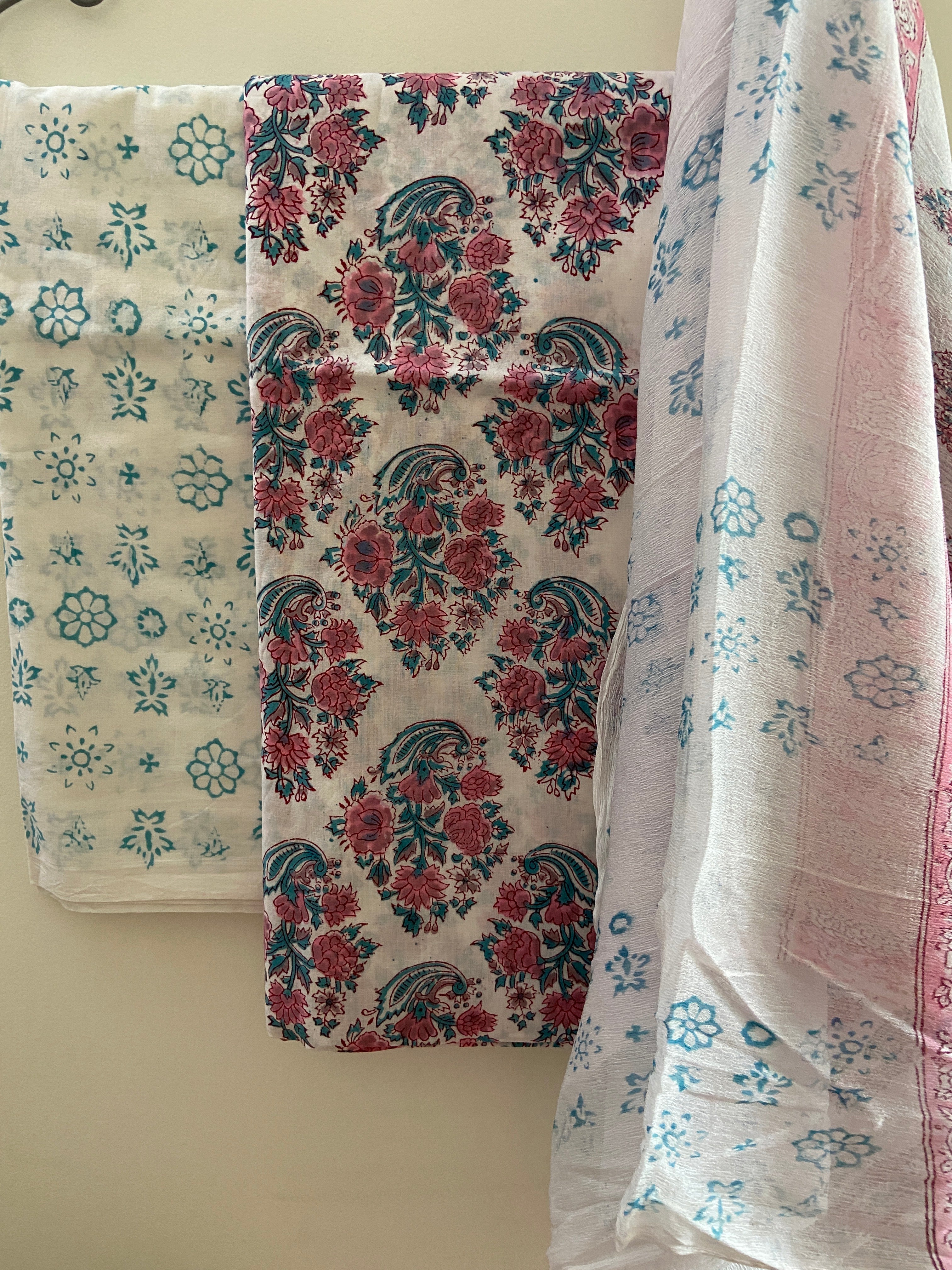 Unstitched Cotton Suit piece with Chiffon dupatta 3 piece set - Charming Chiffon