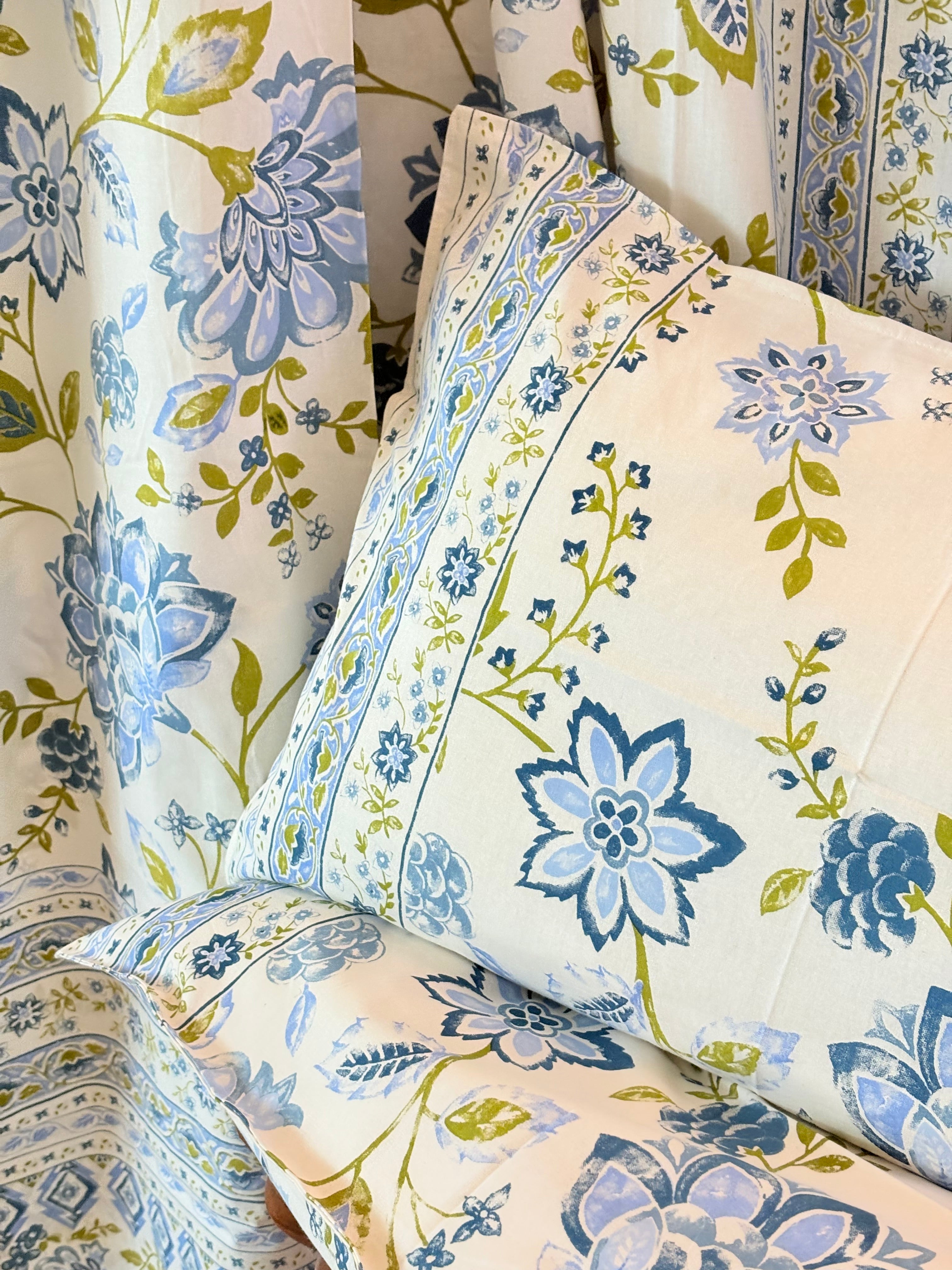 Blue Pointed flower design Screen print bedsheet