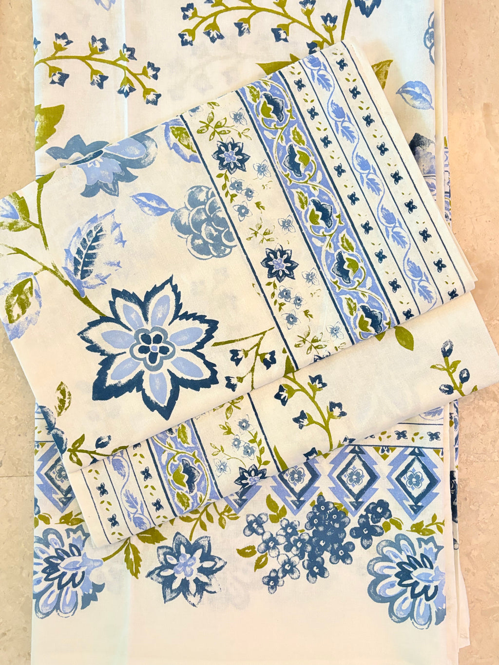 Blue Pointed flower design Screen print bedsheet