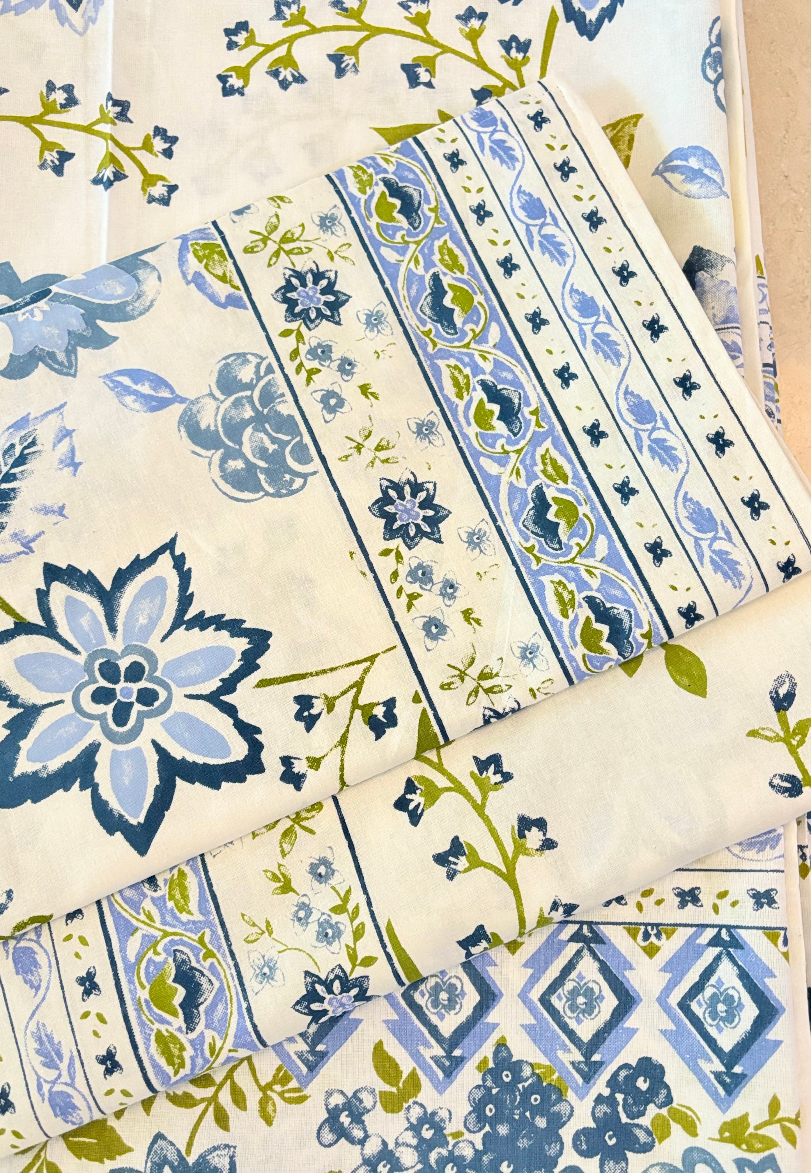 Blue Pointed flower design Screen print bedsheet