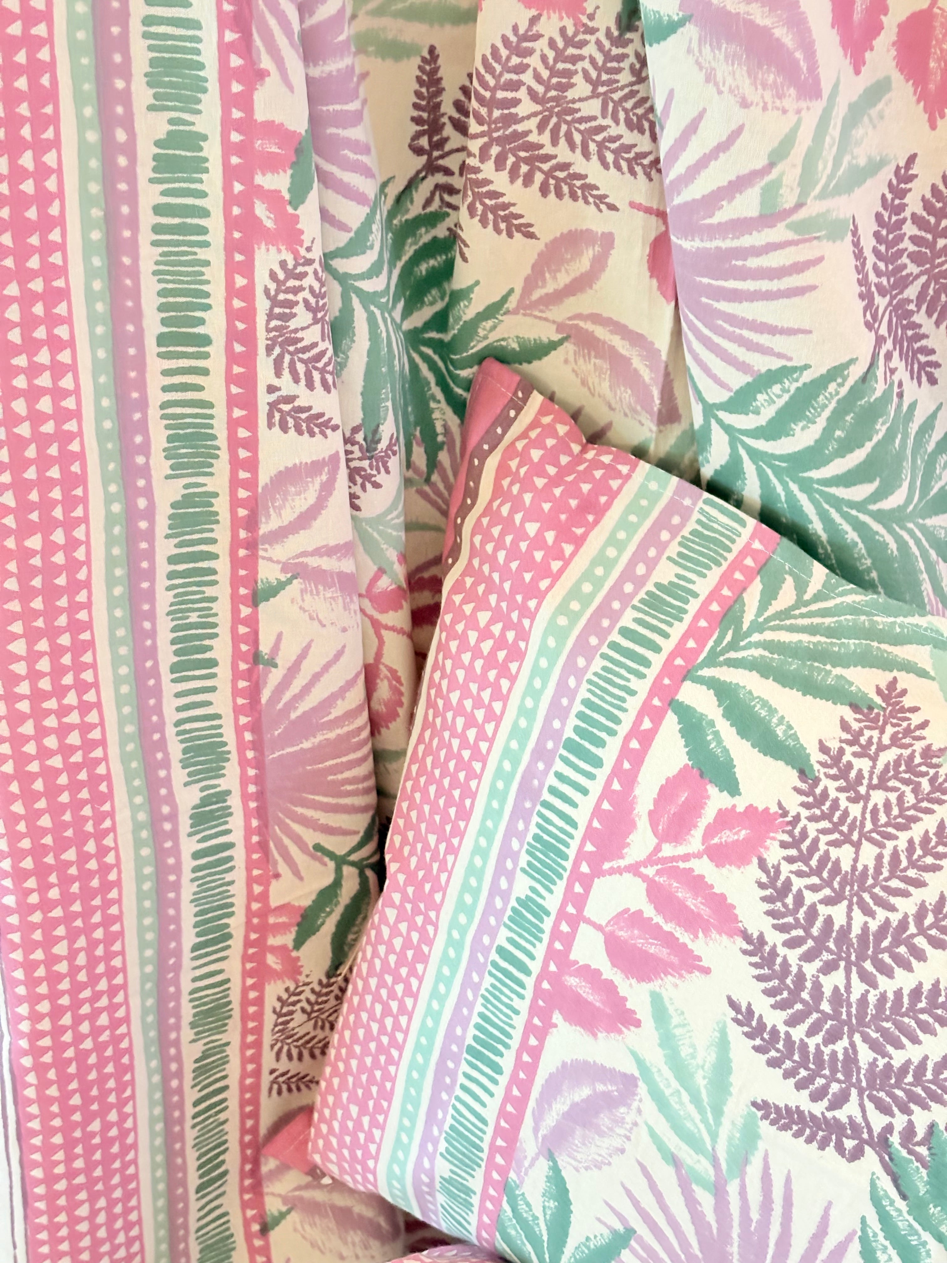 Pink Big leaf design Screen print bedsheet