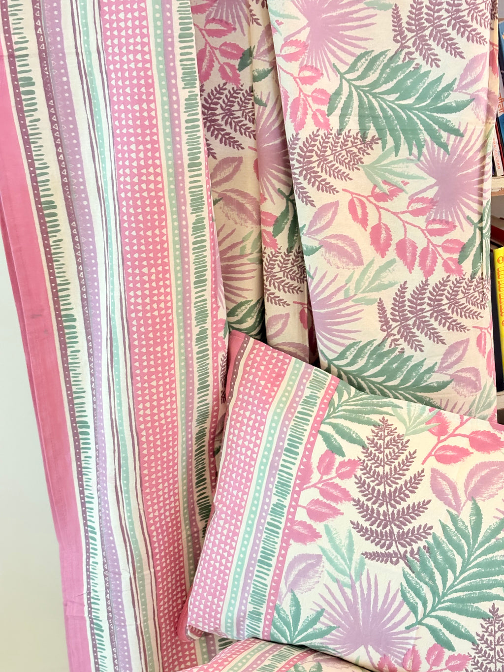 Pink Big leaf design Screen print bedsheet